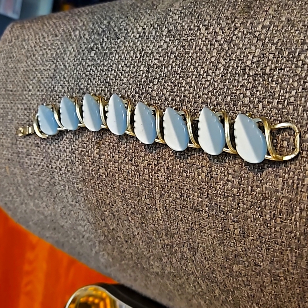 Coro Vintage Mod Pearly Blue Bracelet